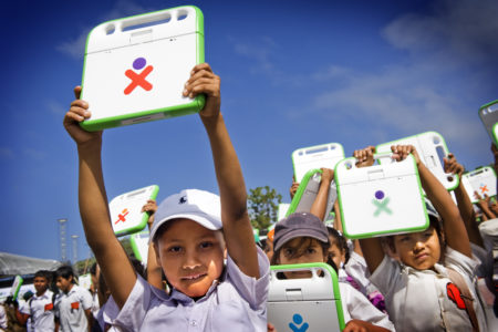 Estudiantes de la isla de Ometepe, primera isla digital de Latinoamérica. Entrega masiva a 5,000 estudiantes Febrero 29, 2012 (2)